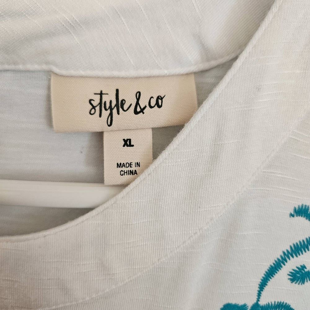 5/$30 Style & Co. White Flowy Floral Sleeveless Top w/ Vintage Embroidered Front - Picture 4 of 6